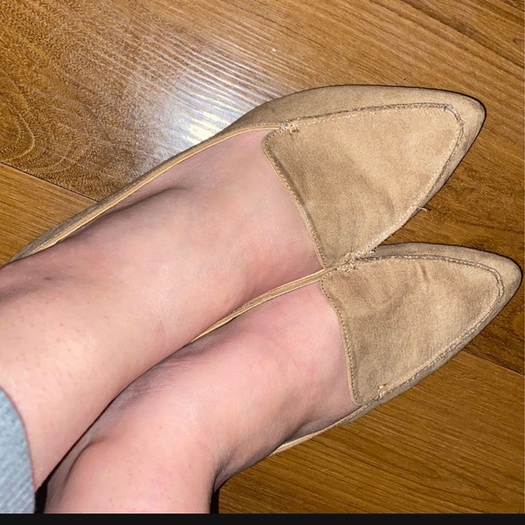 Beige pointy flats - Picture 2 of 4